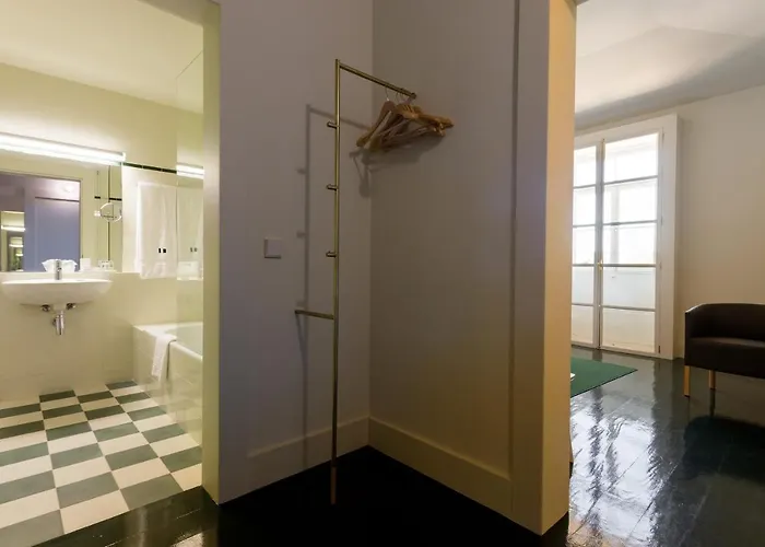 Duas Portas Townhouse 4*