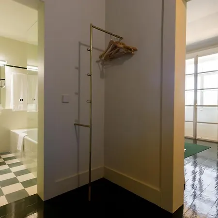 Duas Portas Townhouse 4*