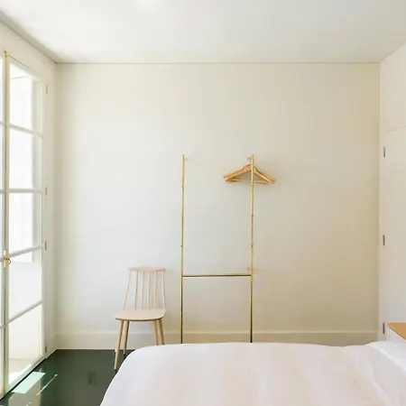 Duas Portas Townhouse 3*