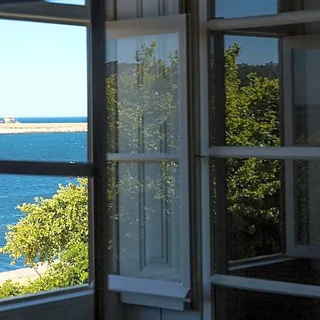 Duas Portas Townhouse Bed and breakfast
