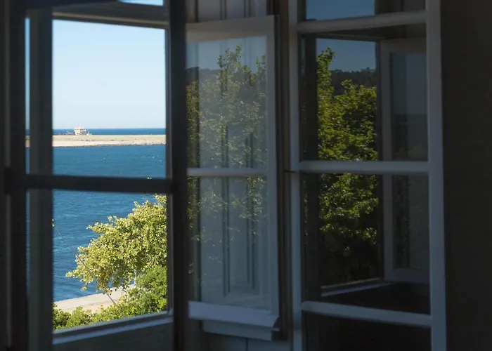 Duas Portas Townhouse 4*