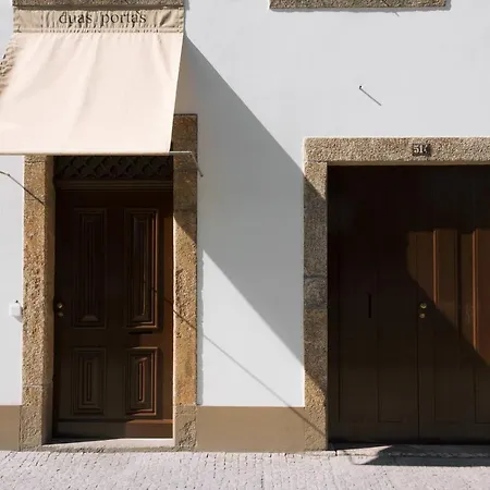 Duas Portas Townhouse Couette-café Oporto