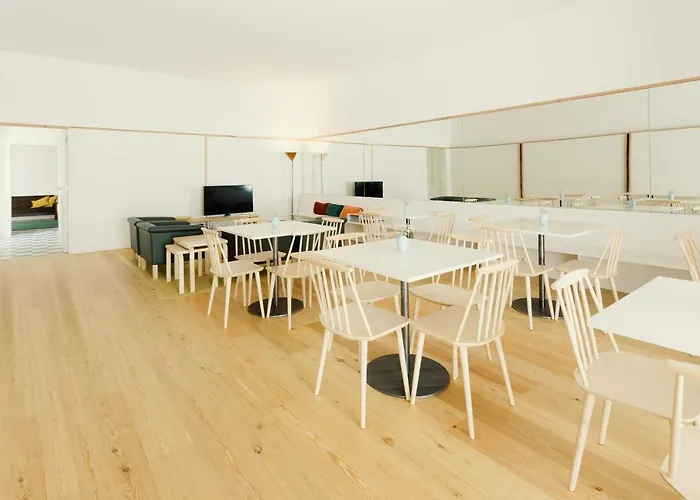 Duas Portas Townhouse Couette-café 4*